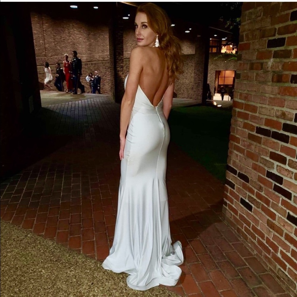 White Jessica Angel Evening Gown size 4 Style 728